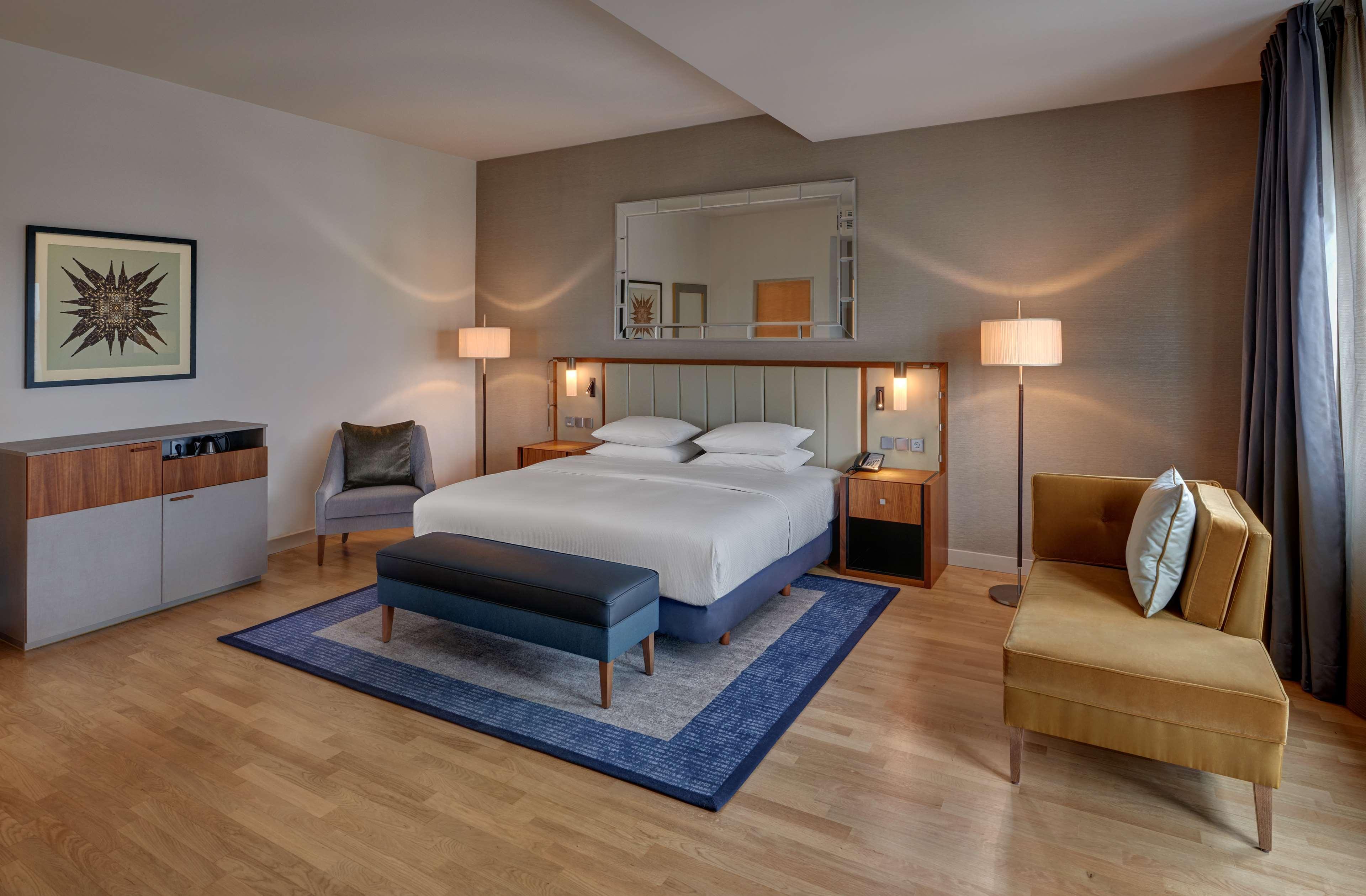 هتل Hilton Cologne کلن