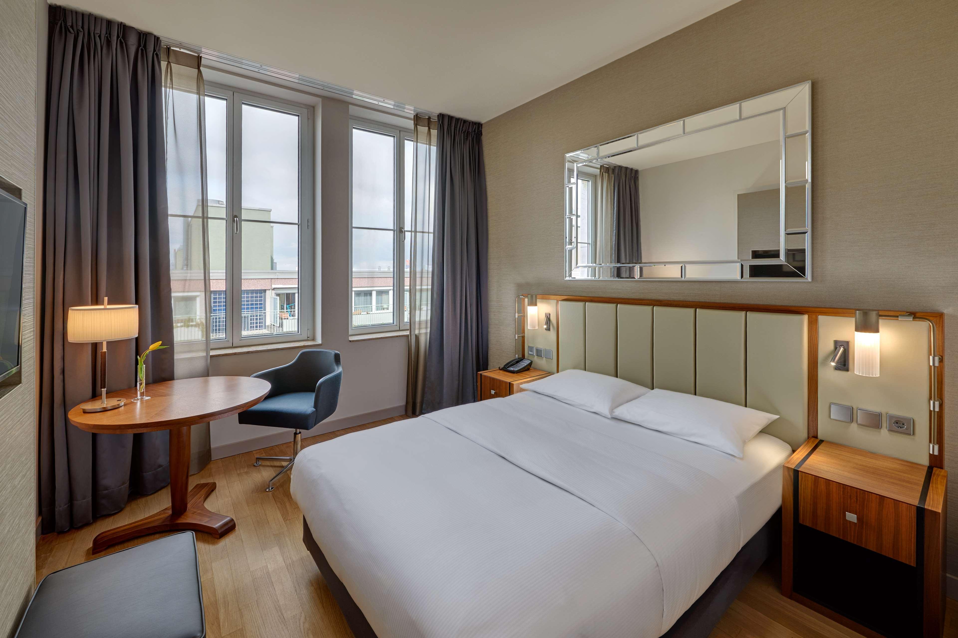 هتل Hilton Cologne کلن