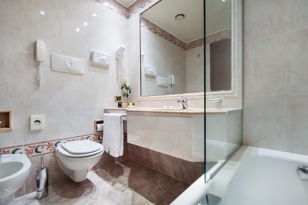 هتل Royal Hotel Carlton بولوگنا