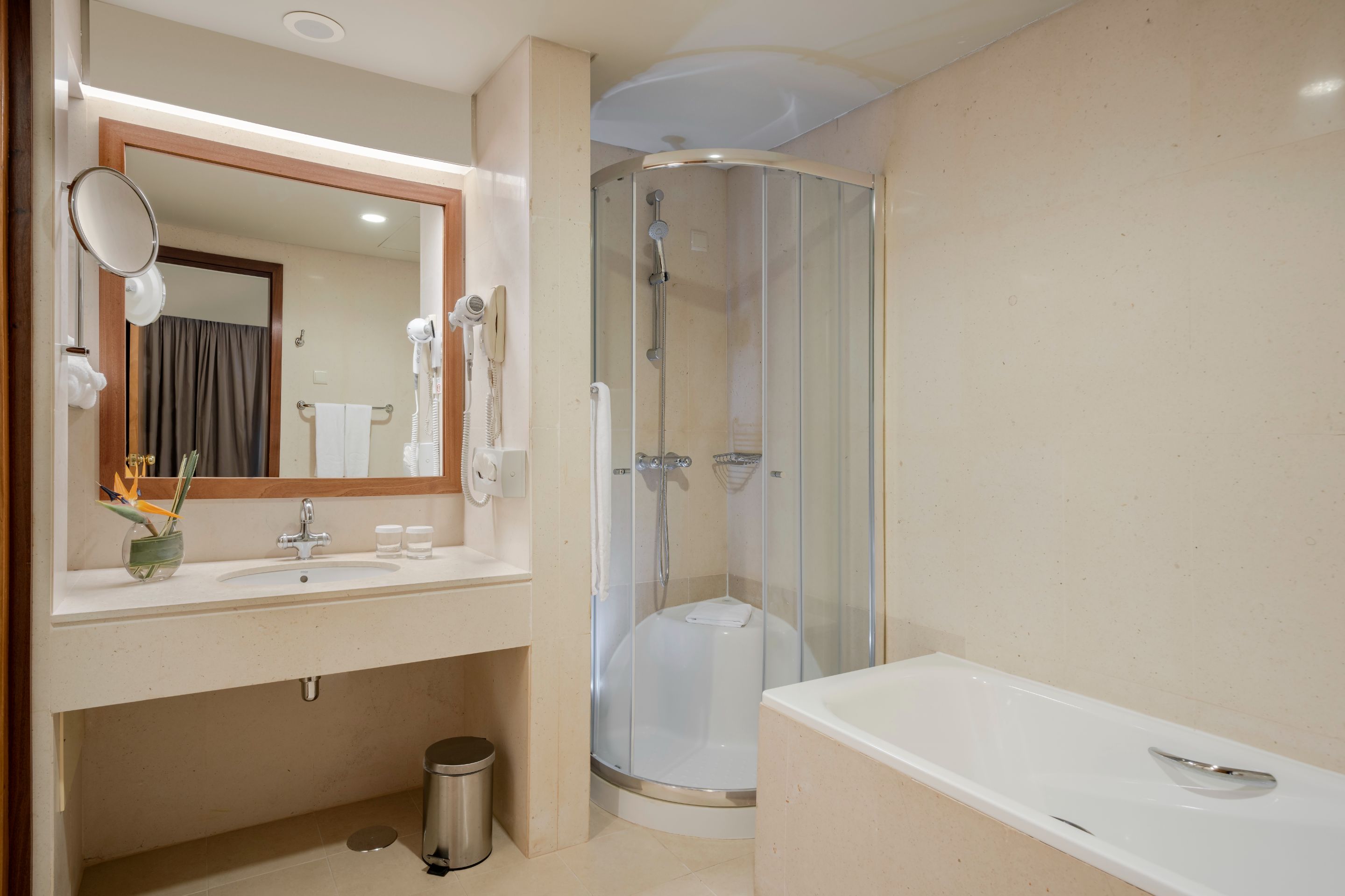 هتل Terceira Mar Angra do Heroismo