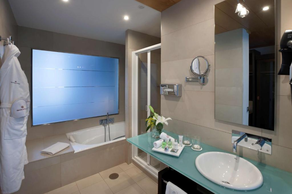 هتل NH Collection Sevilla سویل