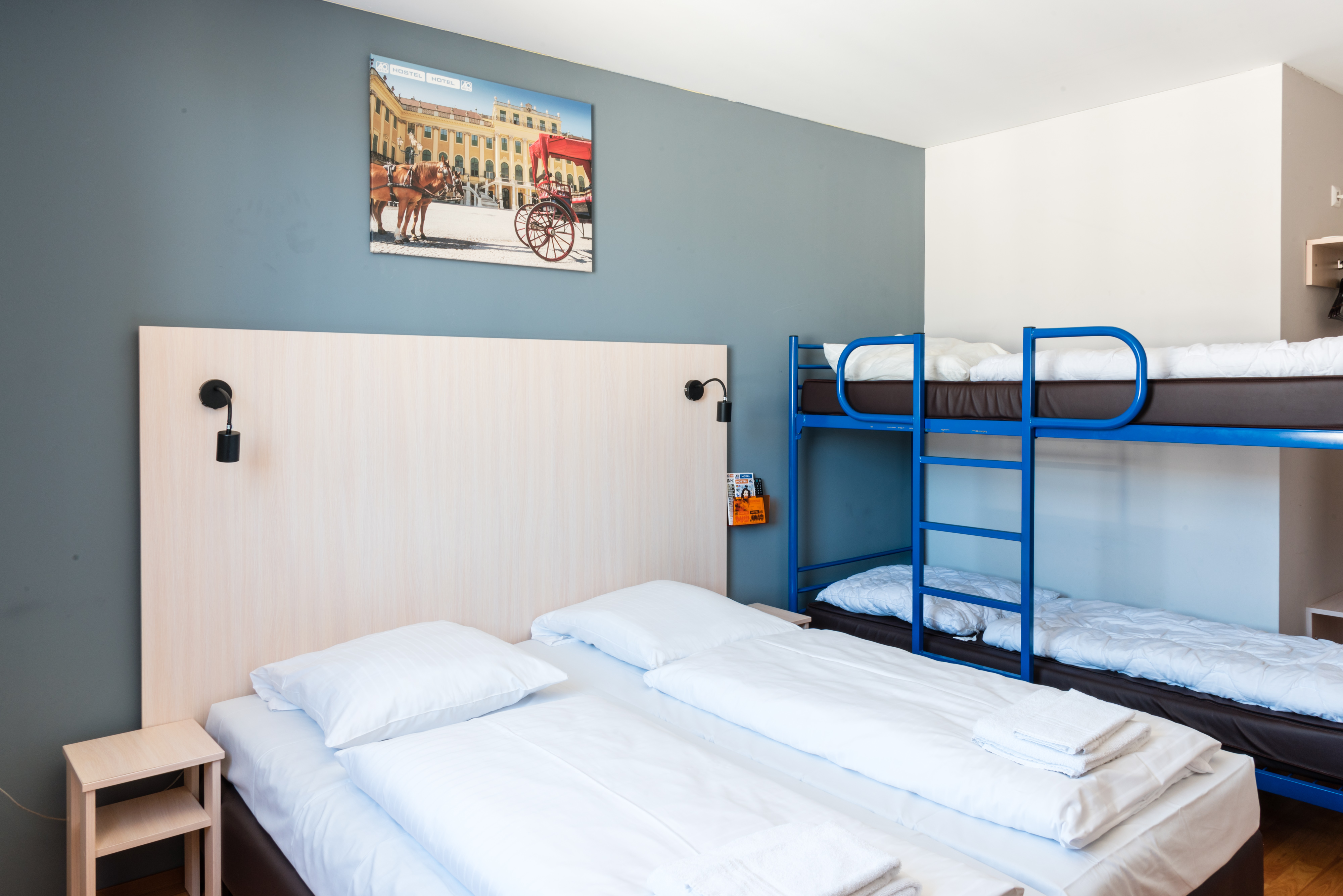 هتل a&o Wien Hauptbahnhof وین