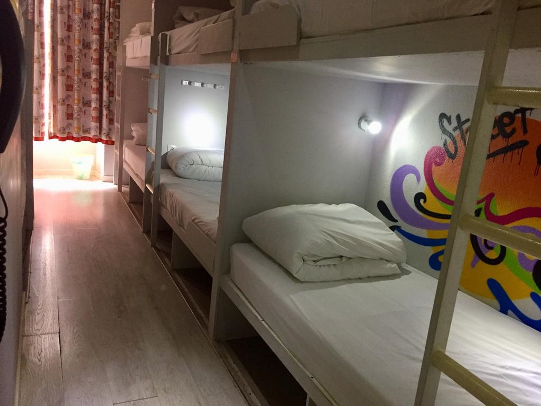 هتل Golden Tram 242 Lisbonne Hostel لیسبون
