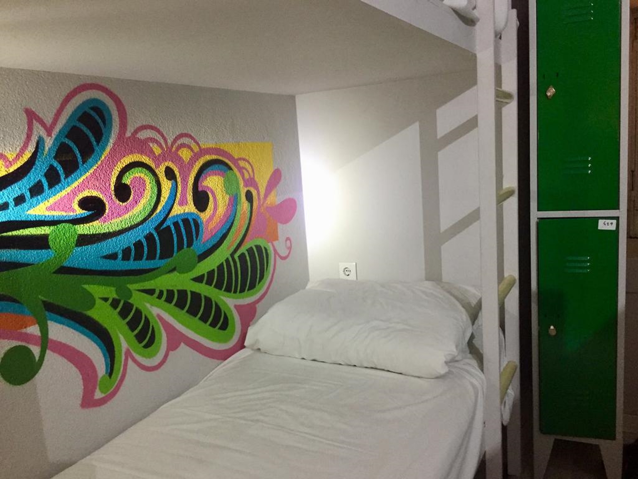 هتل Golden Tram 242 Lisbonne Hostel لیسبون