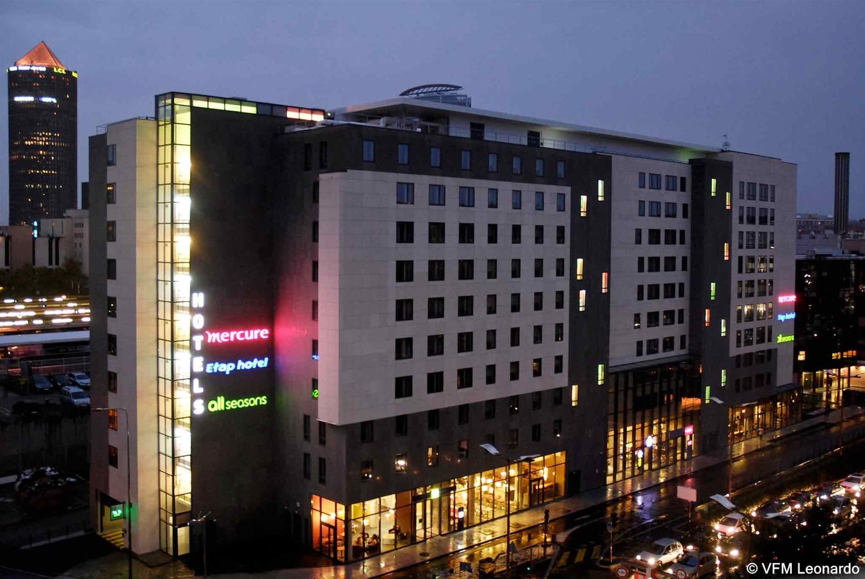 هتل Hôtel Mercure Lyon Centre - Gare Part Dieu لیون
