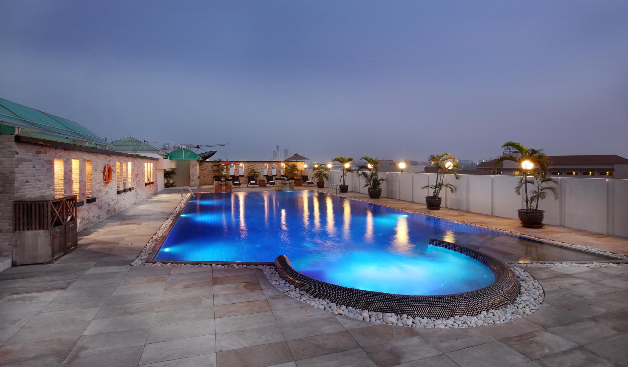 هتل Nova Suites Pattaya Chon Buri