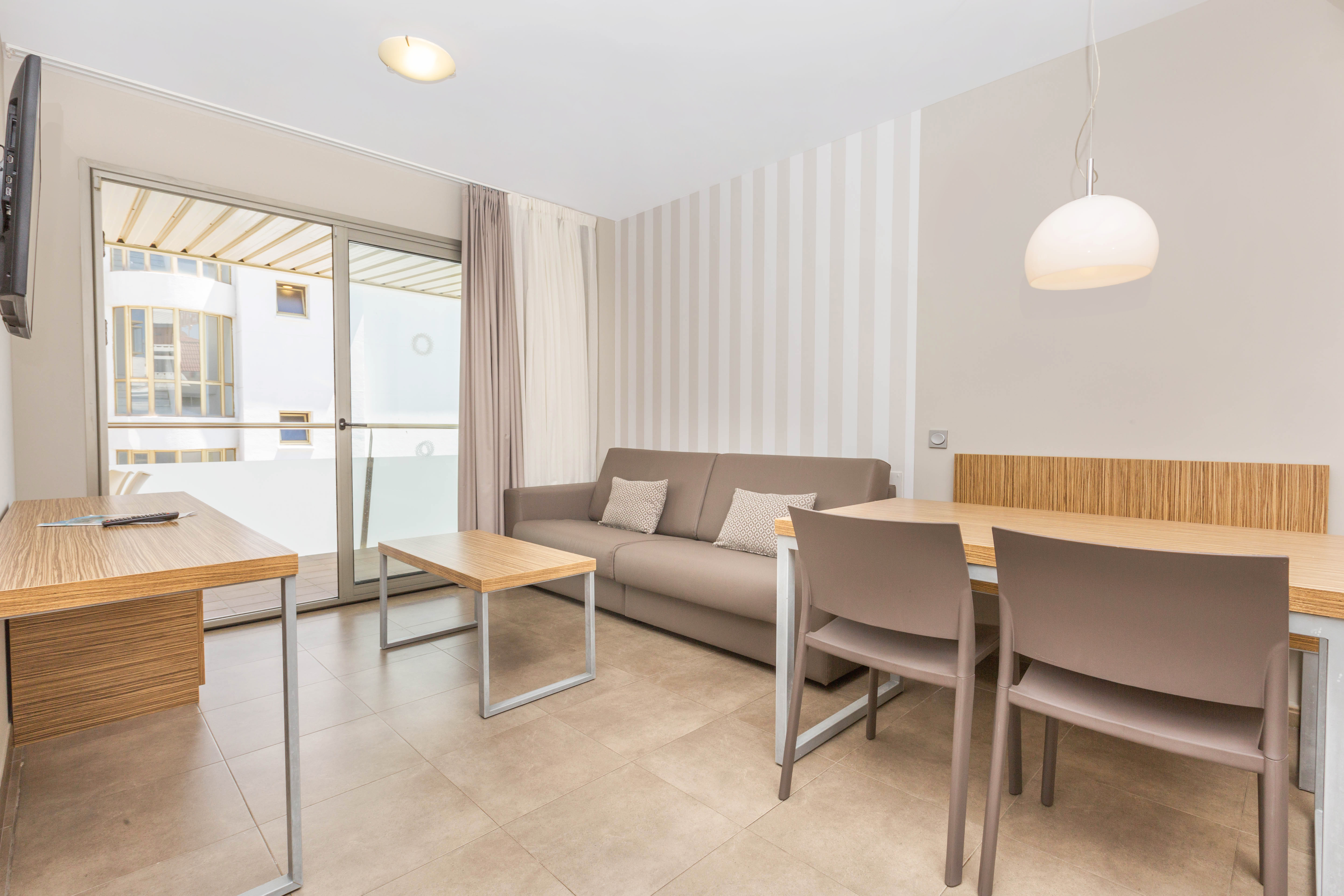 هتل Odissea Park Aparthotel Santa Susanna