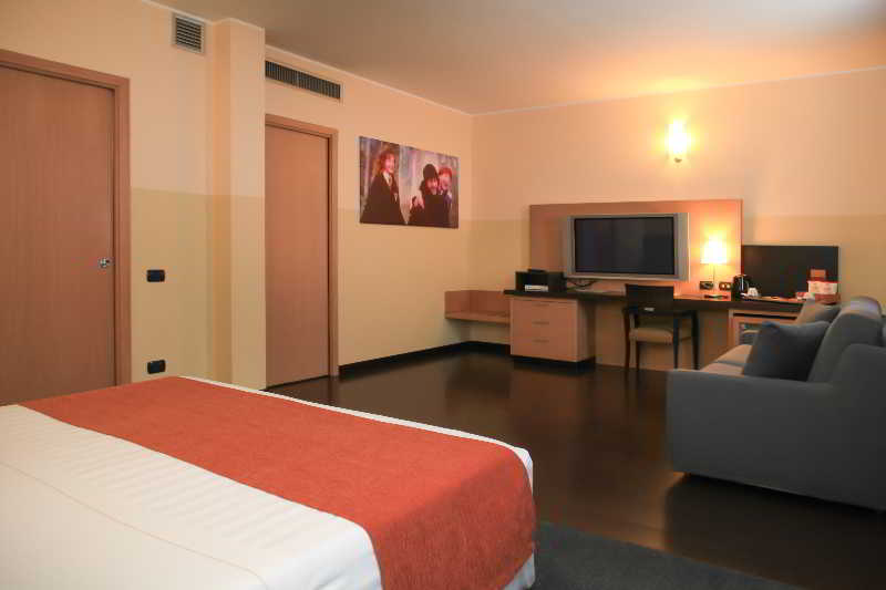 هتل Hotel Studios Cologno Monzese
