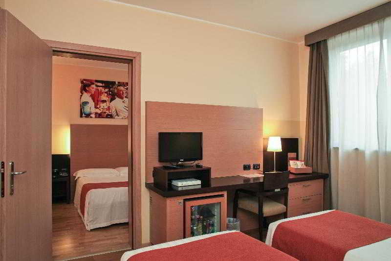 هتل Hotel Studios Cologno Monzese