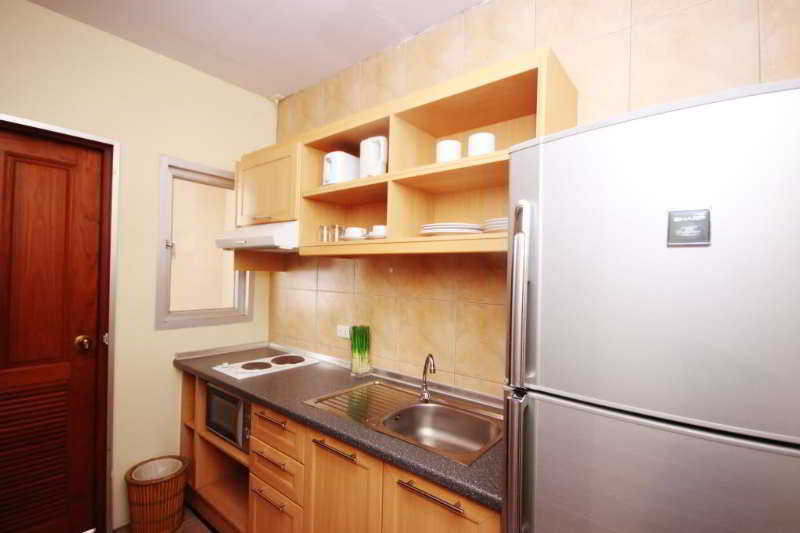 هتل Asoke Residence Sukhumvit بانگکوک