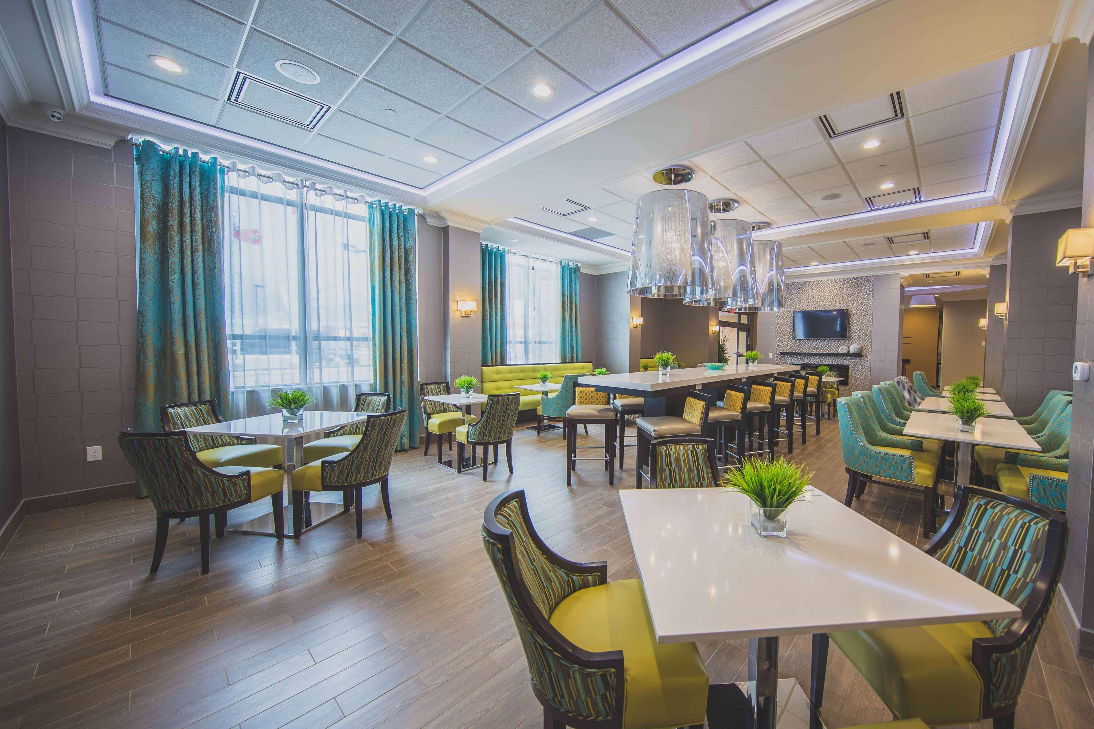 هتل Hampton Inn & Suites by Hilton Bolton Bolton