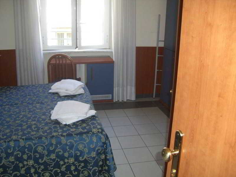 هتل Hotelier Evergreen رم