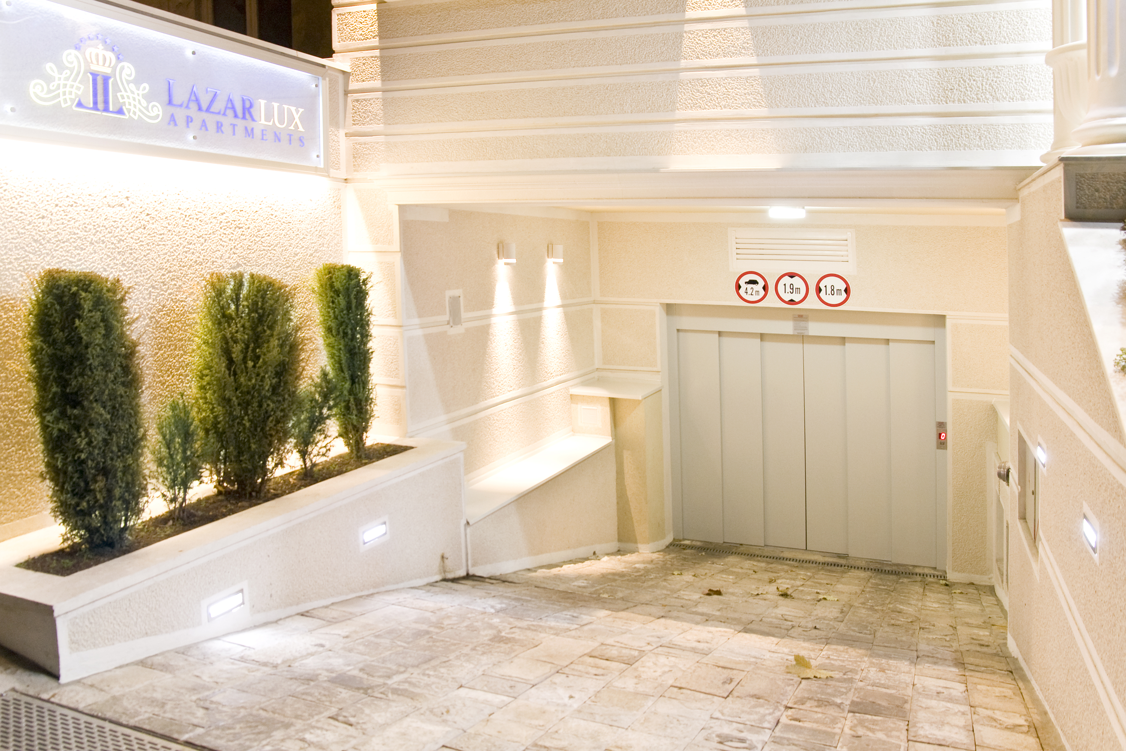 هتل Lazar Lux Apartments بلگراد