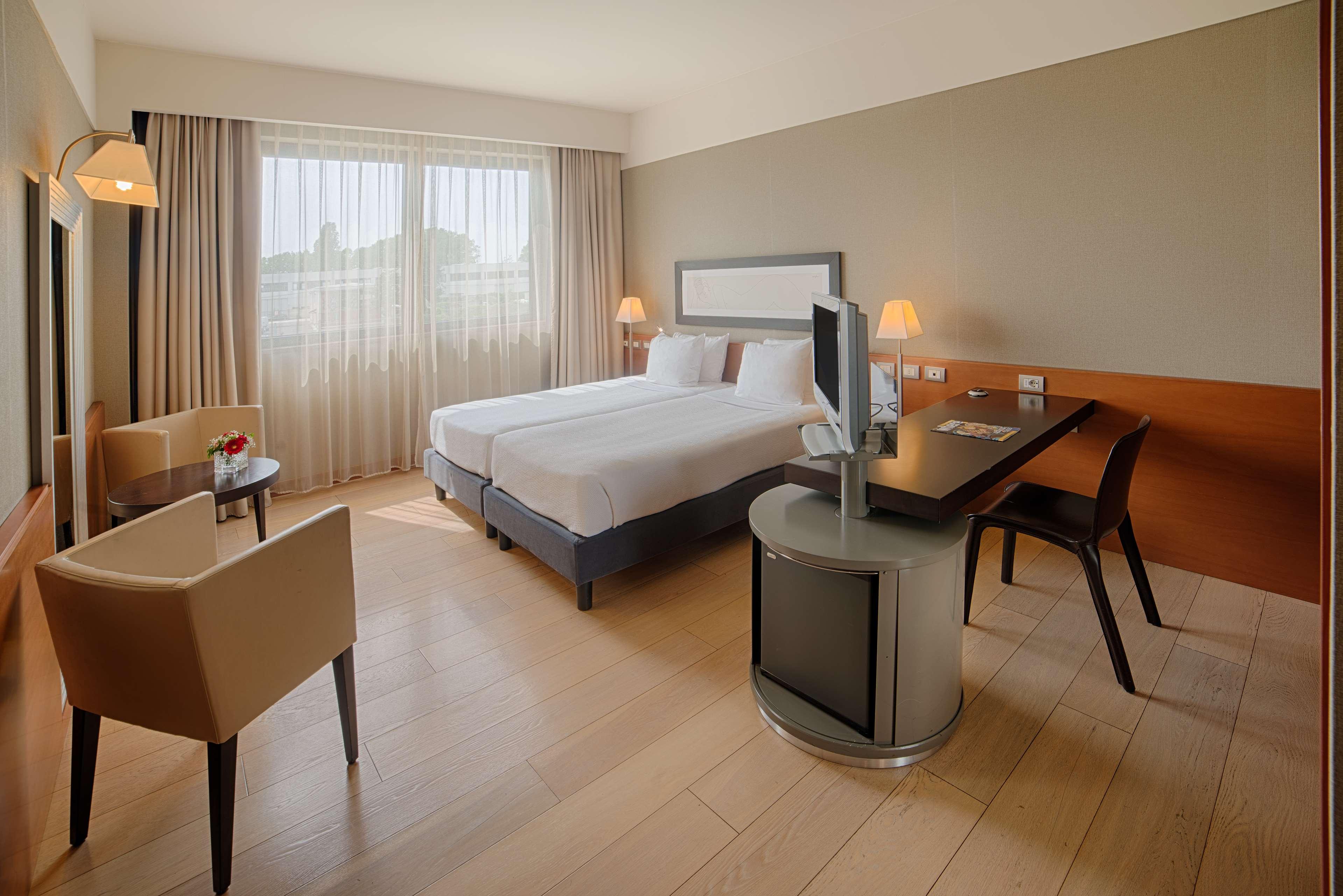 هتل NH Linate Peschiera Borromeo