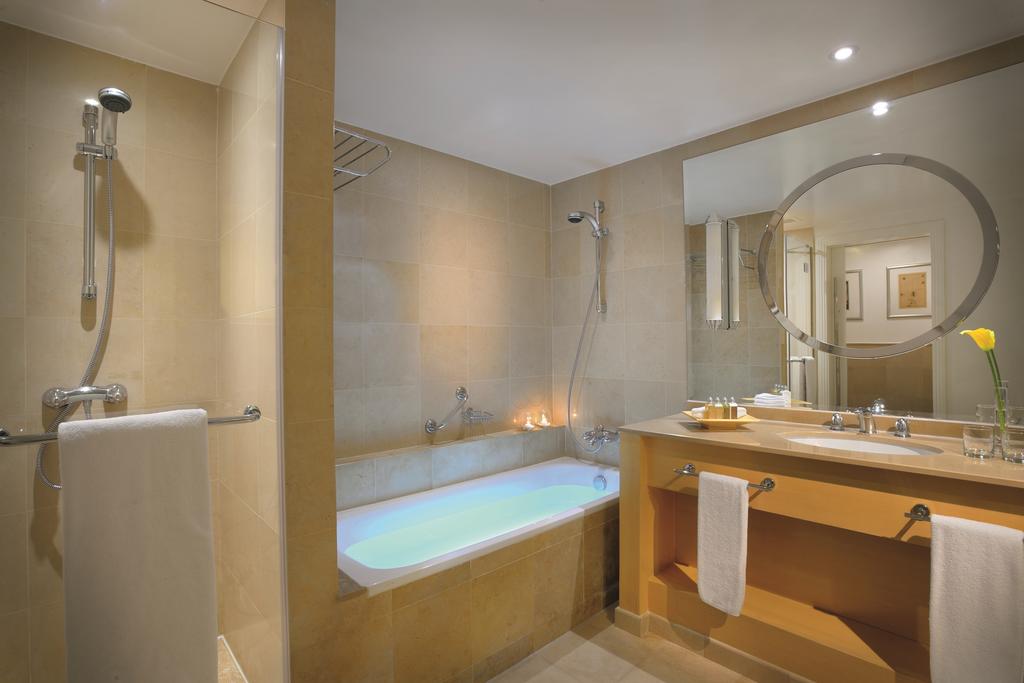 هتل Mövenpick Hotel Beirut بیروت