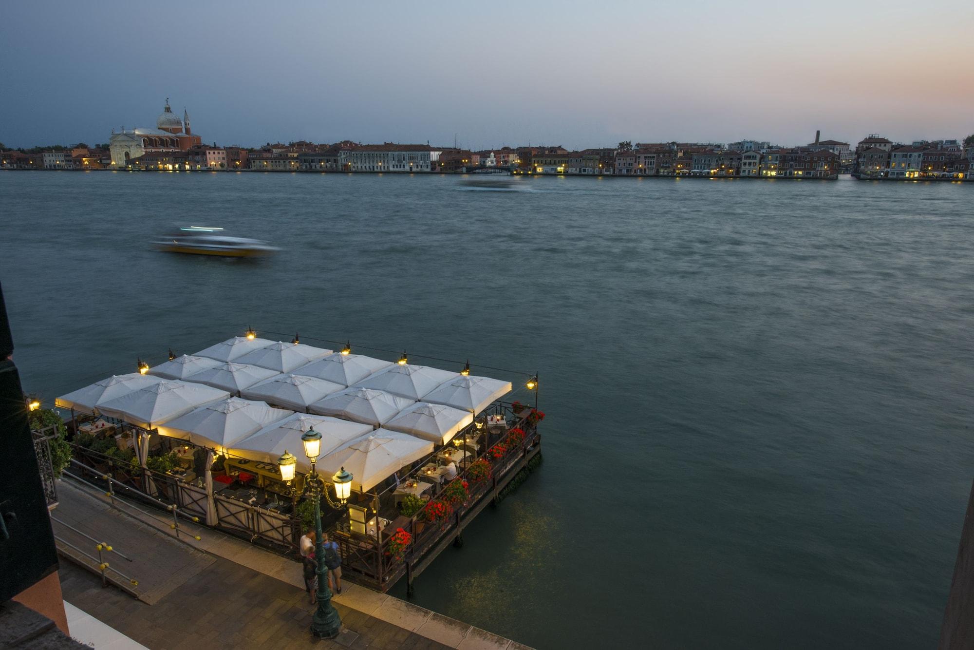 Alibaba https://cdn.alibaba.ir/ostorage/hotel/images/FE1F0C3C/277A420F3E5B502930224A9B25BEC26E.jpg