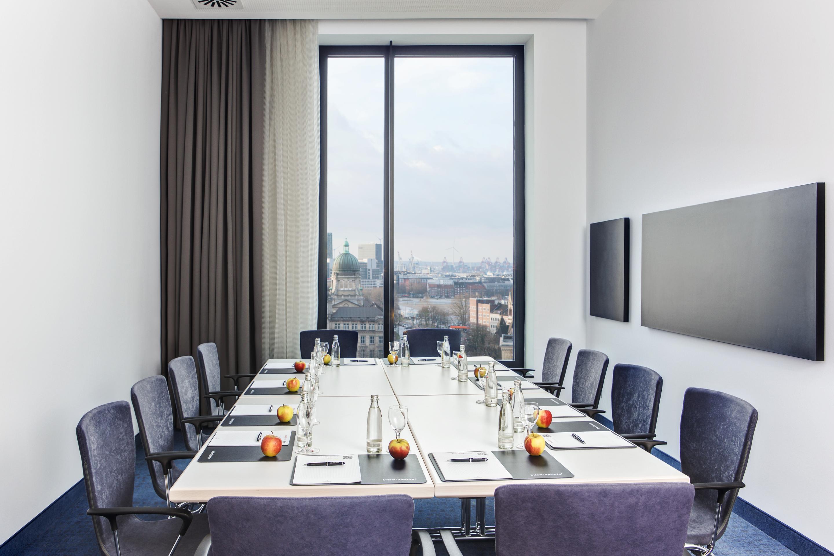 هتل InterCityHotel Hamburg Dammtor-Messe هامبورگ